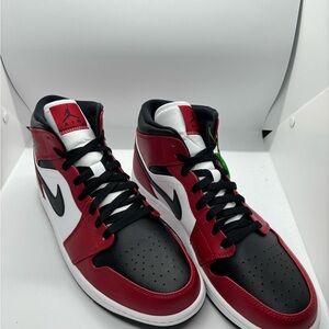 Nike Jordan 1 Mid Rise Chicago Toe